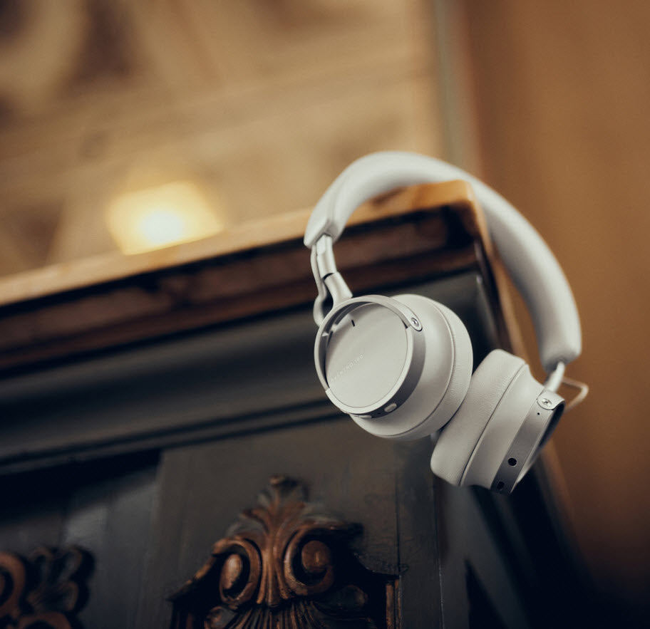 livering up to 60 hours of battery life without ANC and up to 40 hours with active noise cancellation.