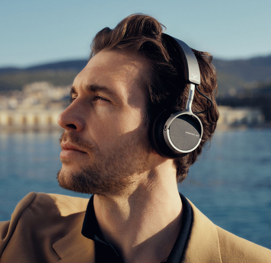 With Google Fast Pair, you're connected in seconds. With multipoint, it can even connect to your laptop and smartphone simultaneously.