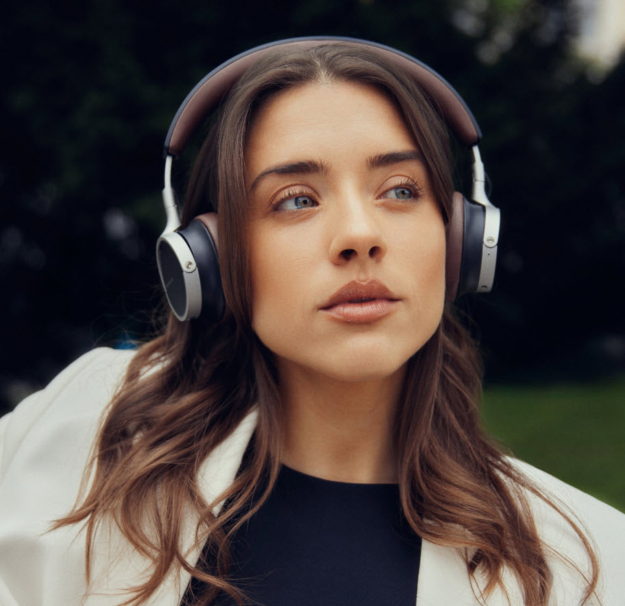 Premium materials such as aluminium and textile elements ensure durability – as do the
replaceable ear pads.