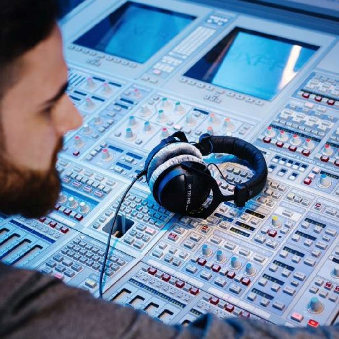 DT 770 PRO 250 Ohm Professional Monitoring Headphone for live monitoring