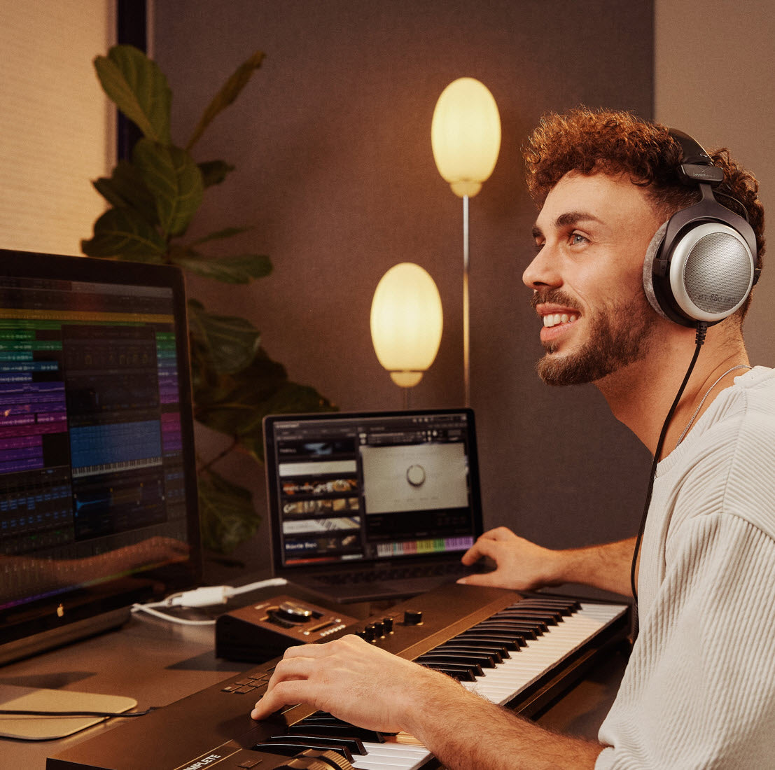 DT 880 PRO 250 Ohm Professional Monitoring Headphone for mastering