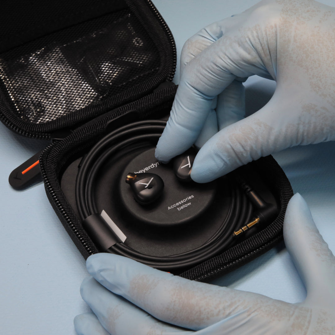 Hard shell carry case for professional IEMs