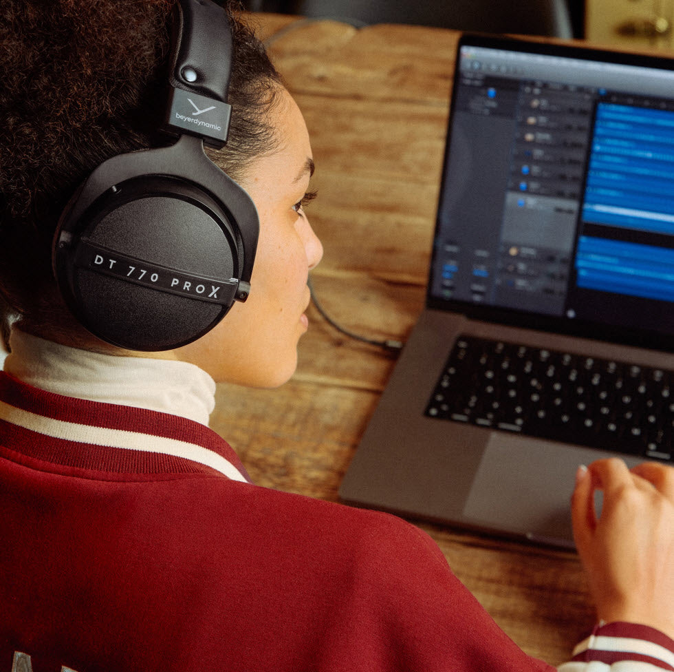 DT 770 PRO X using a USB-C cable