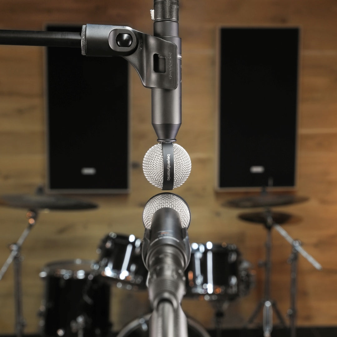 M 130 Dynamic Double-Ribbon Microphone for M side recording