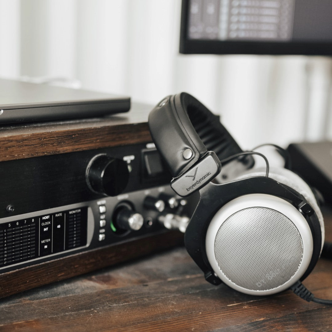DT 880 PRO 250 Ohm Professional Monitoring Headphone studio quality sound