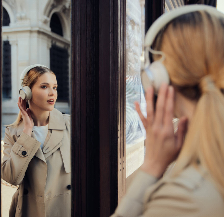 With active noise cancellation (ANC), you can enjoy peace and quiet whenever you need it. Immerse yourself in pure audio worlds and arrive relaxed even after long journeys.