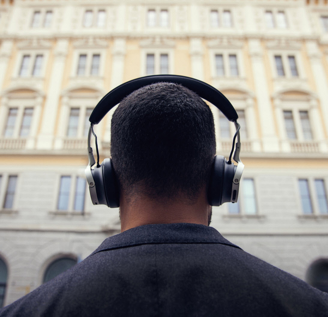 With active noise cancellation (ANC), you can enjoy peace and quiet whenever you need it. Immerse yourself in pure audio worlds and arrive relaxed even after long journeys.