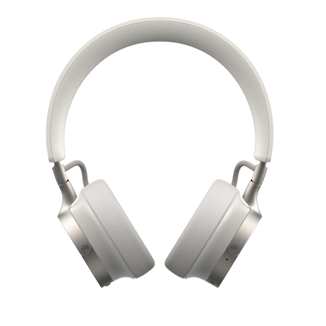With active noise cancellation (ANC), you can enjoy peace and quiet whenever you need it. Immerse yourself in pure audio worlds and arrive relaxed even after long journeys. When needed, your surroundings can be brought back at the touch of a button.