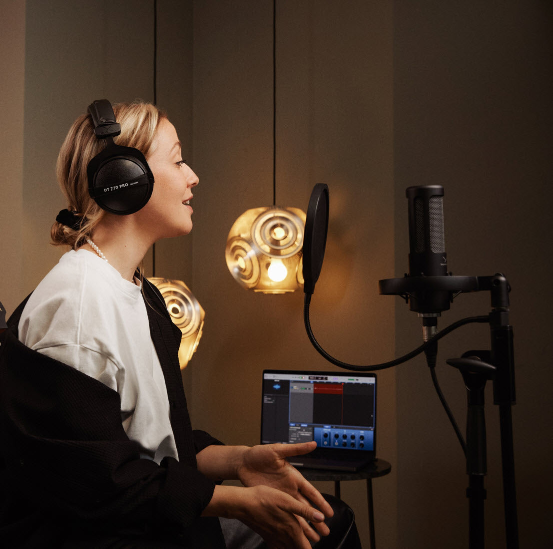 DT 770 PRO 80 Ohm Professional Monitoring Headphone for recording