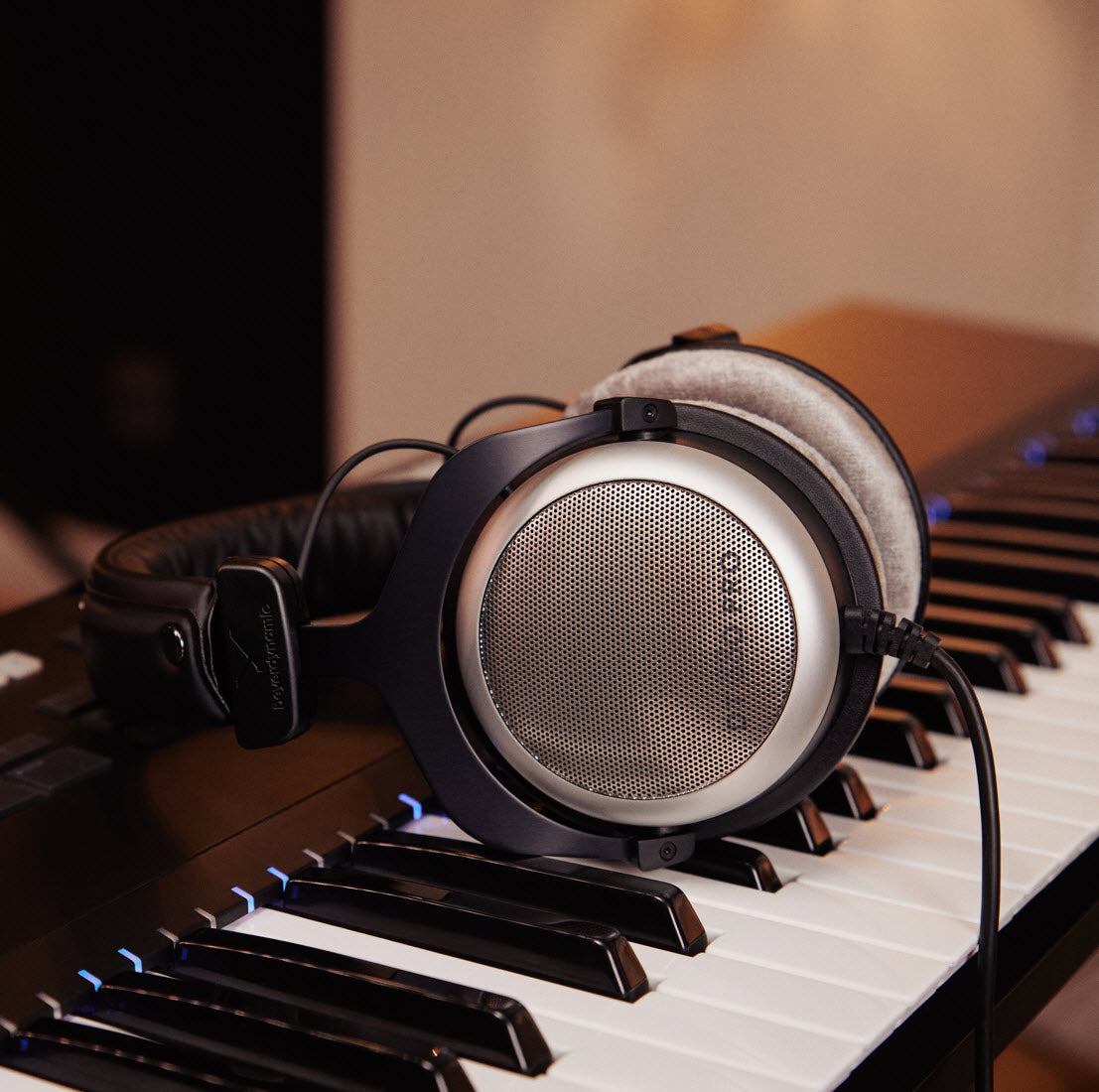DT 880 PRO 250 Ohm Professional Monitoring Headphone  for recording