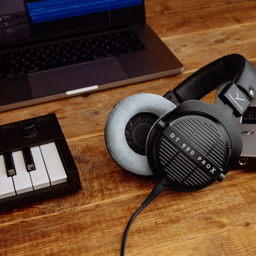 DT 990 PRO X for portable applications
