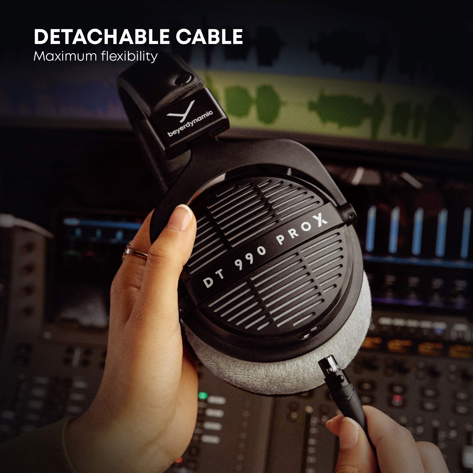 DT 990 PRO X detachabel cable for maximum flexibility