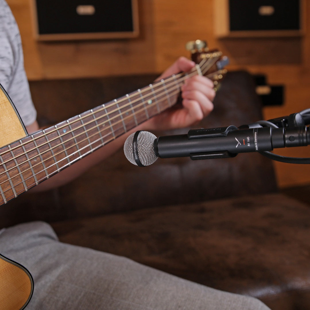 M 160 Dynamic Double-Ribbon Microphone for guitar