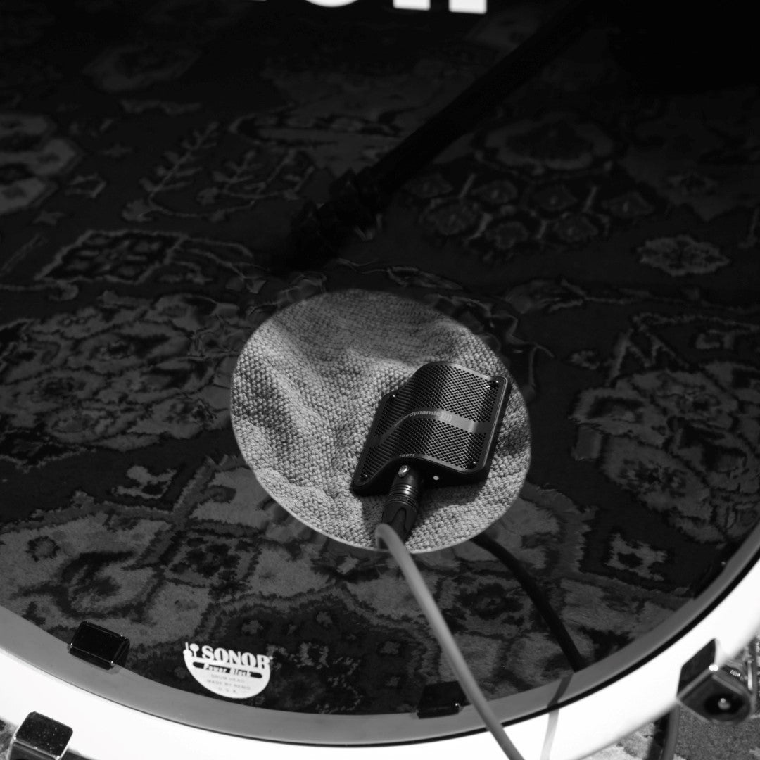 TG D71c Condenser Boundary Microphone For Drums & Percussion, Half-Cardioid mounted