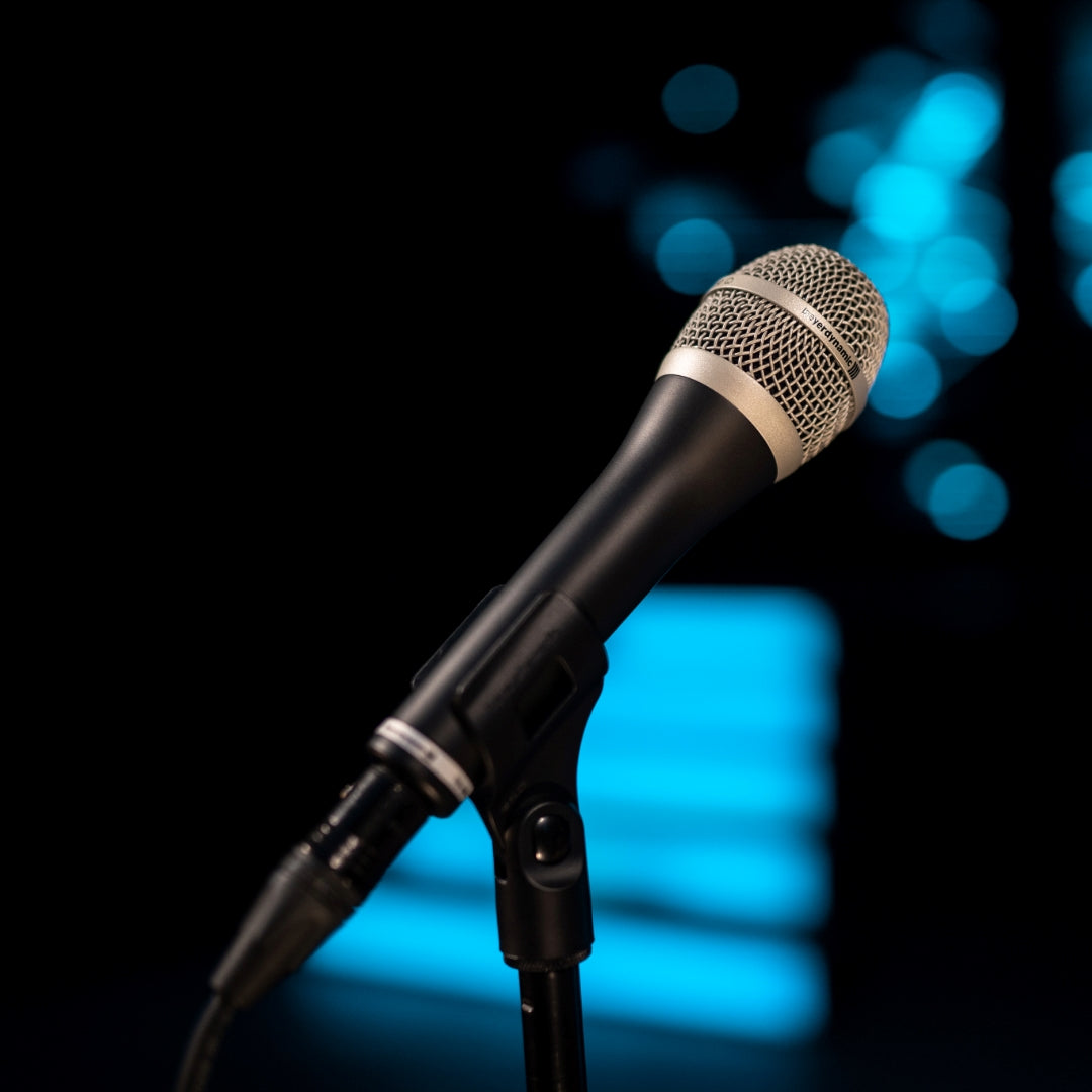 TG V50d Professional Dynamic Vocal Microphone, Cardioid live on stage