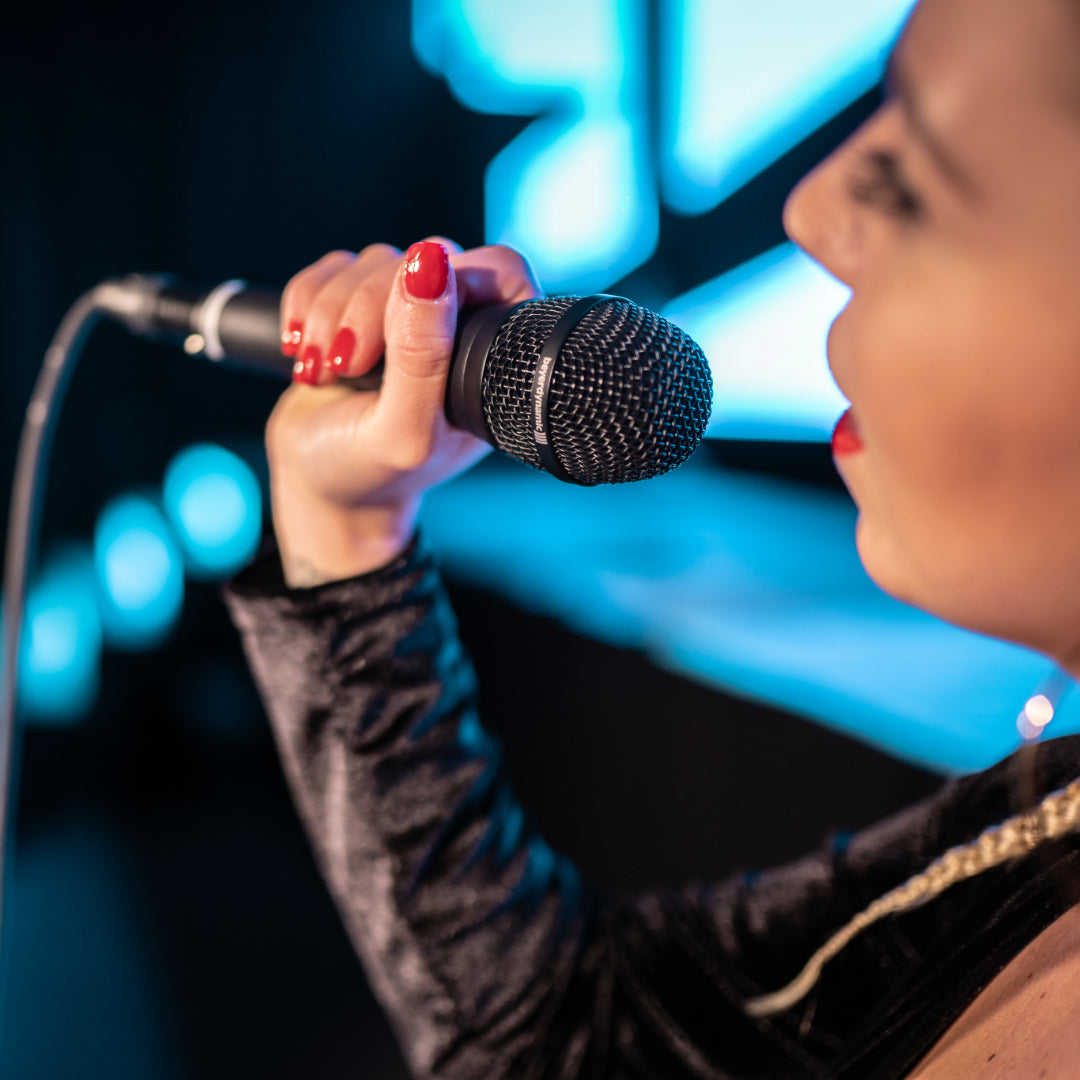 TG V70d Professional Dynamic Vocal Microphone, Hypercardioid for clarity